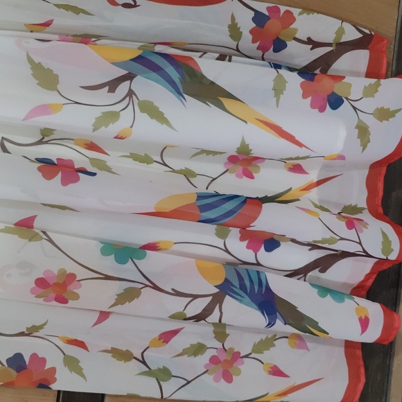 Pretty floral gown - Picture 4 of 6